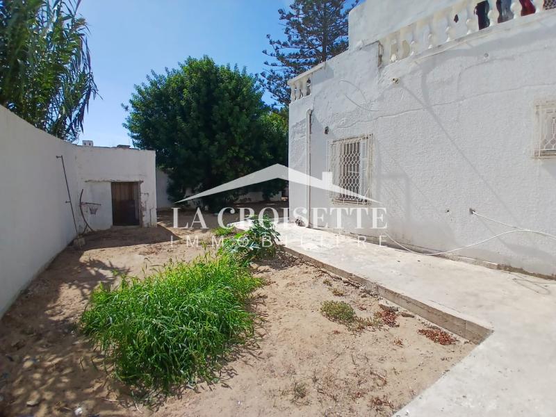 Villa à rénover S+4 à La Soukra 